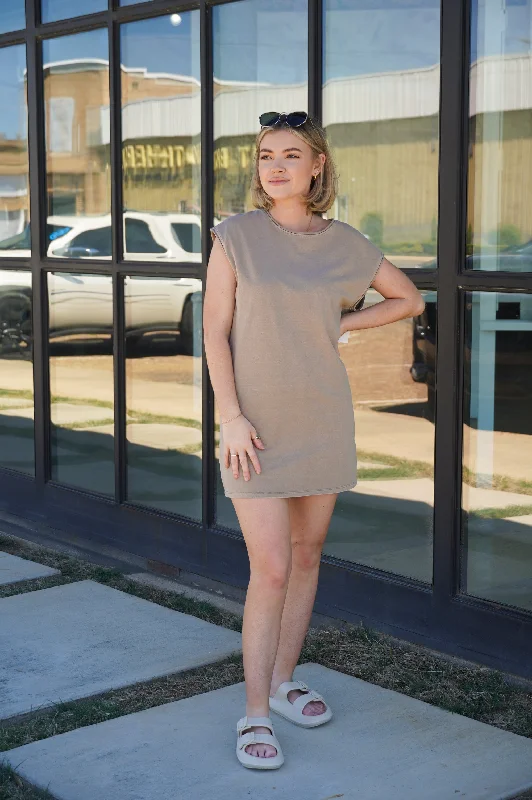 Gabby Dress in Mocha