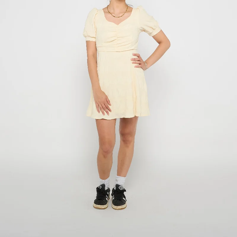 Ruched Sweetheart Neckline Puff Sleeve Mini Dress - UK 8 Fashionable Lace-Trim Mini Dress Ruched Sweetheart Neckline Puff Sleeve Mini Dress - UK 8 Fashionable Lace-Trim Mini Dress