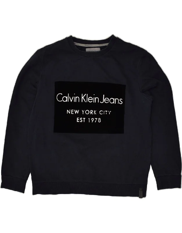 CALVIN KLEIN JEANS Womens Graphic Sweatshirt Jumper UK 20 2XL Navy Blue Hooded Sweatshirt Casual Wear Street Style CALVIN KLEIN JEANS Womens Graphic Sweatshirt Jumper UK 20 2XL Navy Blue Hooded Sweatshirt Casual Wear Street Style